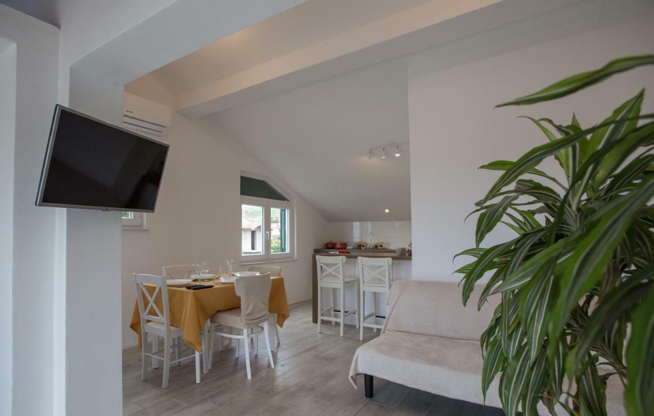 Relaxing Whole Top Floor Apartment By The Sea Жаборич Екстериор снимка